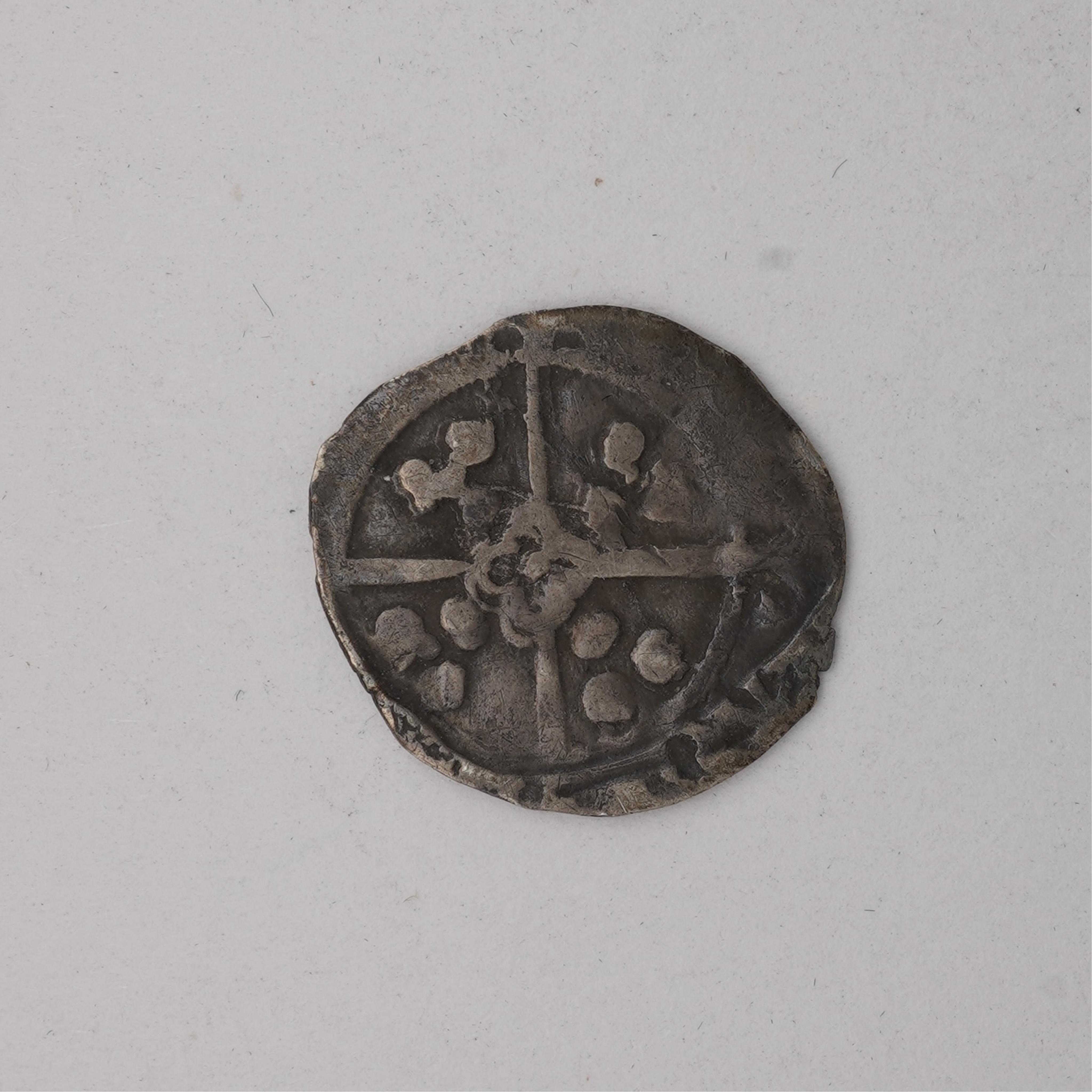 British hammered coins, Richard III, silver penny, York, 1483-85, crowned facing bust, T and upright key at neck, Rev. Cross with quatrefoil at centre, pellets in angles, 0.67g, S. 2166.